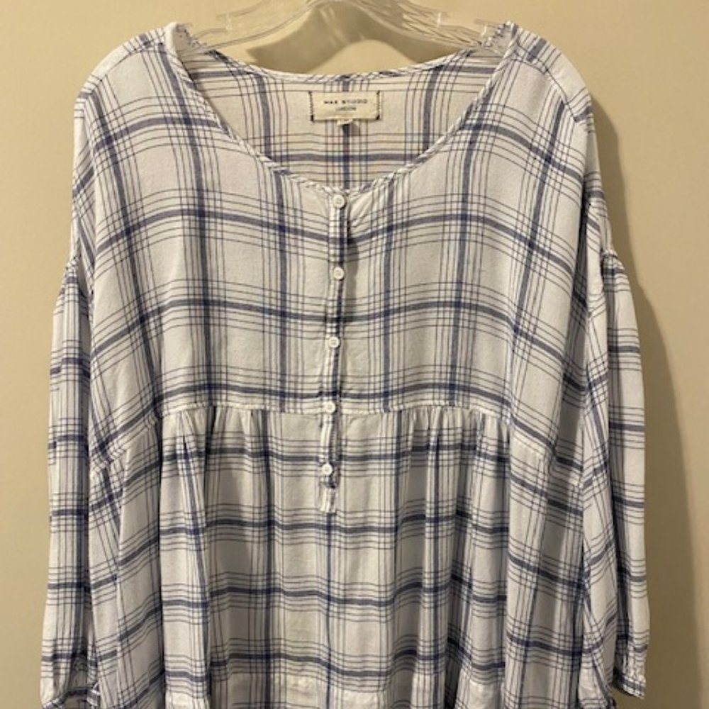 Max Studio Blue & White Lightweight Top